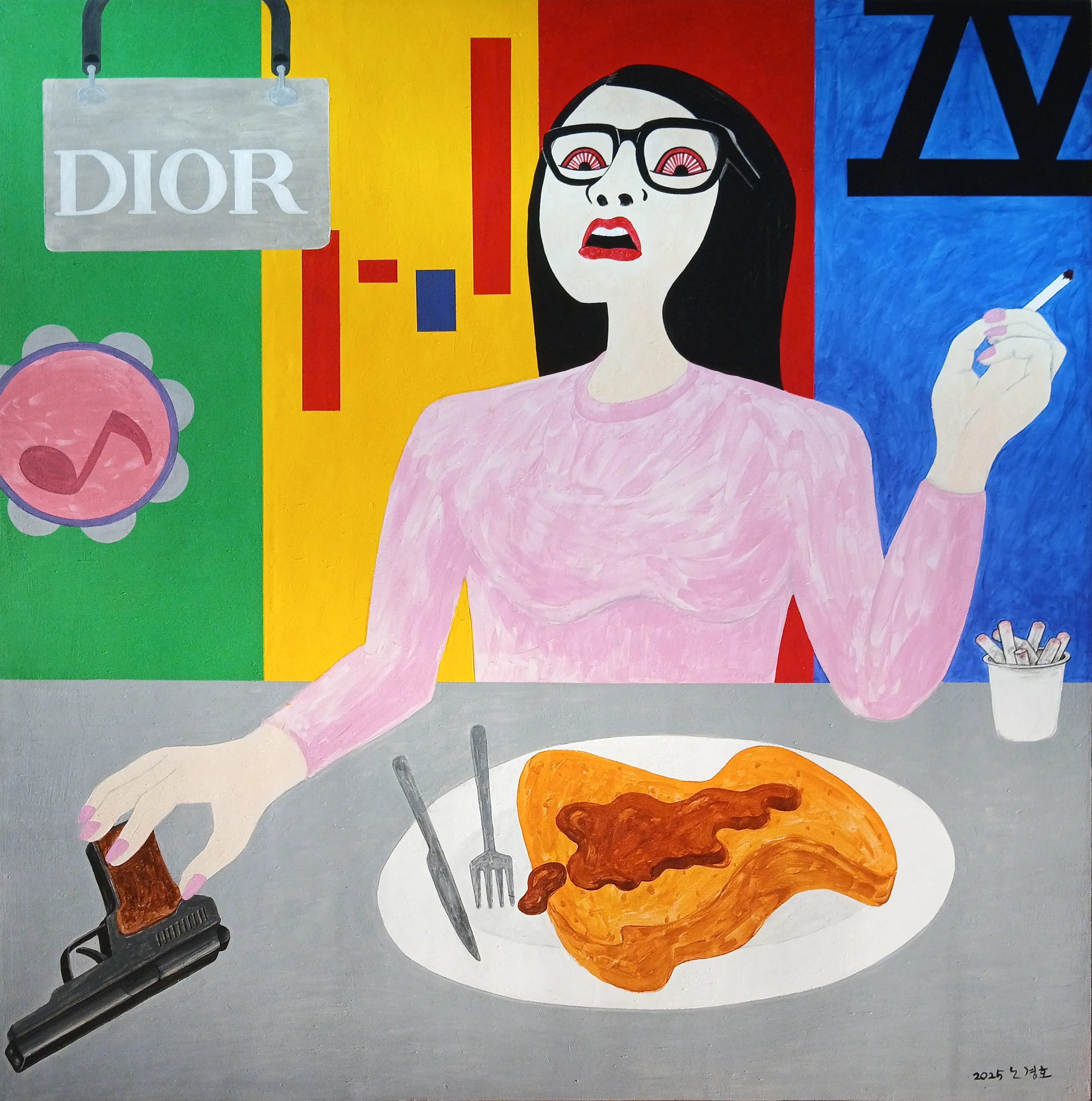 노경호, 〈병○○○들이 이걸 못처먹네!〉, 합판에 아크릴릭, 110x122cm — 초록·노랑·빨강·파랑의 세로 색 띠 앞에서 안경 쓴 여성이 담배를 들고 앉아 있고, 탁자 위에는 접시와 권총이 놓여 있는 화면