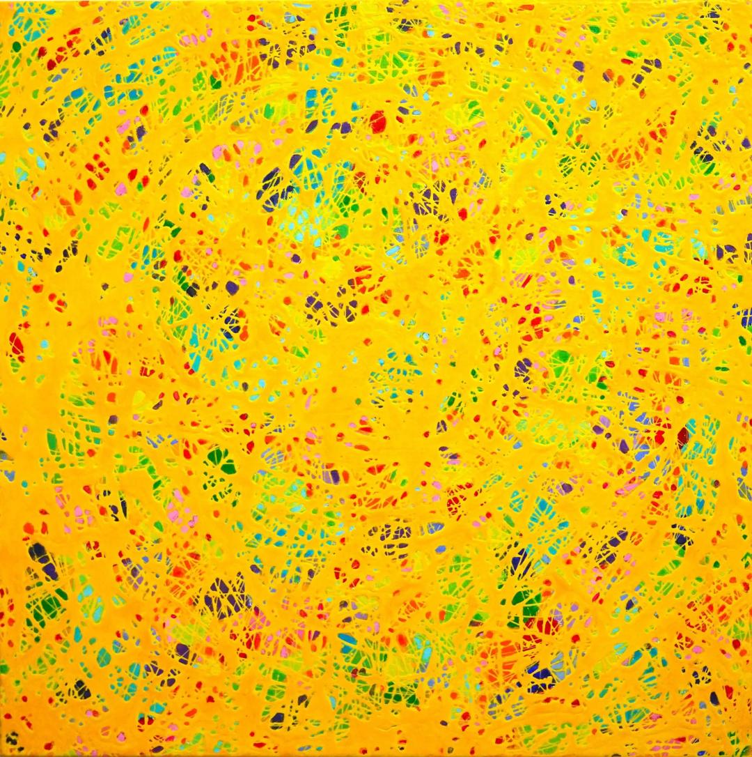 이은화, 〈숨겨진 감정〉, Acrylic on canvas, 45.5x45.5cm — 선명한 노랑 바탕 위에 노랑 선이 그물처럼 얽히고, 그 틈으로 초록·청록·분홍·보라·주황의 작은 조각이 흩어져 보인다