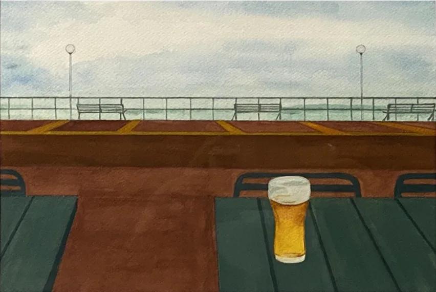 이현정, 〈휴식〉, Watercolor on paper, 26x18cm — 오른쪽 앞 초록 탁자 위에 맥주잔 하나, 멀리 난간과 벤치와 가로등, 청록 바다와 구름 낀 하늘
