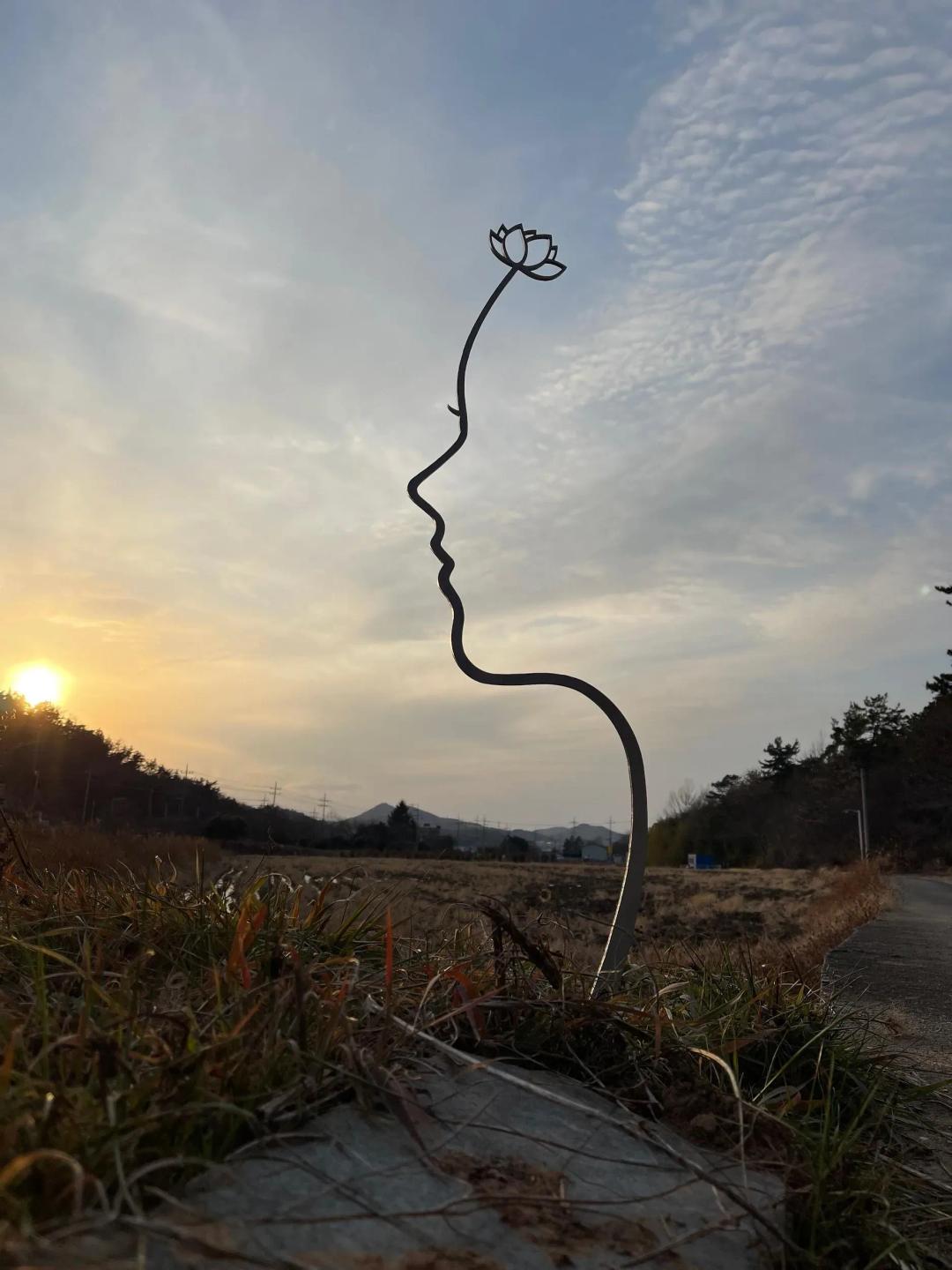 최병수, 〈그림움이 물들면〉, 철제, 32x140x500cm, ₩50,000,000